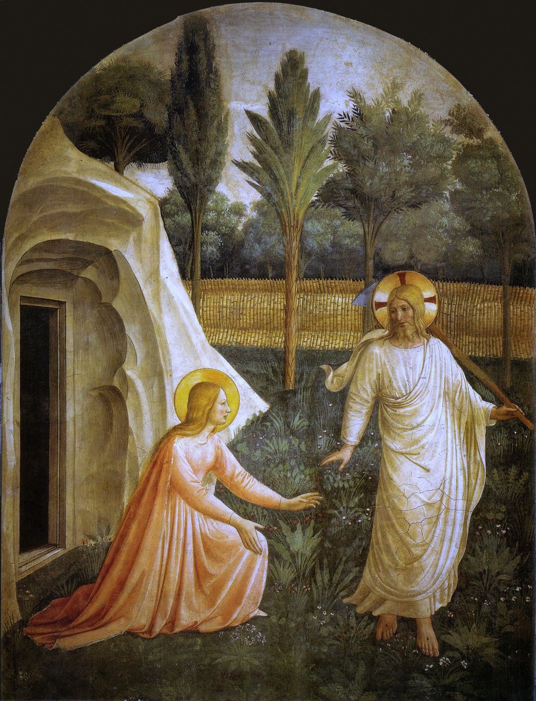 Maria von Magdala kniet im Garten und streckt die Hand aus; ihr gegenüber steht der auferstandene Jesus mit Heiligenschein und einer Hacke über der Schulter. Links die offene Grabkammer im hellen Fels.