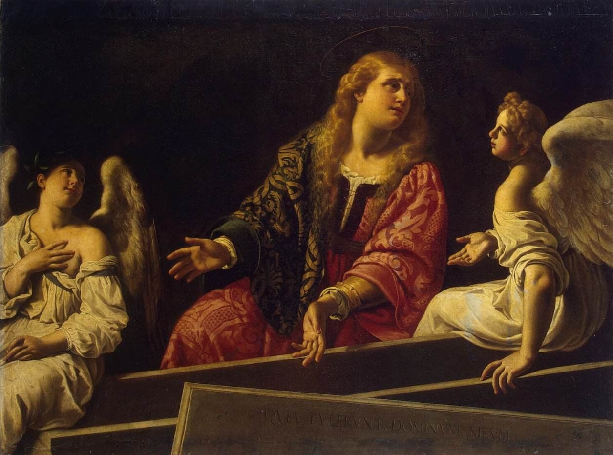 Maria Magdalena in rotem Brokatgewand sitzt am steinernen Grab, den Blick fragend nach oben gerichtet und die Hände geöffnet; links und rechts sitzt je ein Engel, auf der Grabplatte steht „Quia tulerunt Dominum meum“.